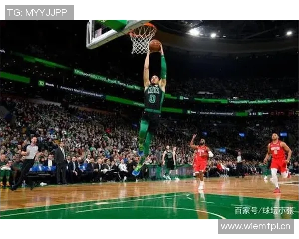 塔图姆分享惊艳扣篮视频引发热议鞋子成关键因素引发讨论