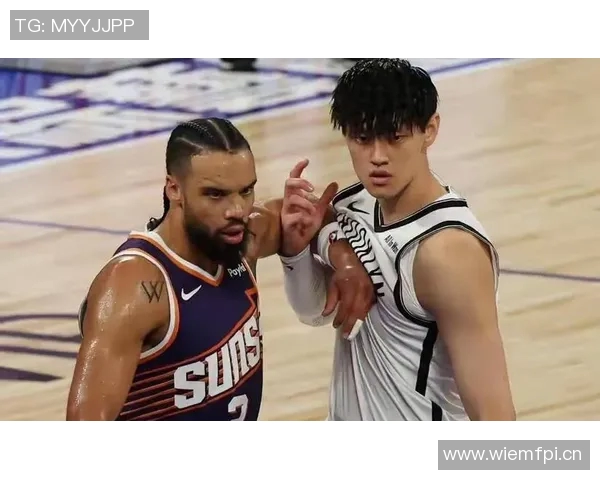 曾凡博回防失位被狄龙三分命中比赛局势瞬息万变 曾凡博回防失位被狄龙三分命中比赛局势瞬息万变