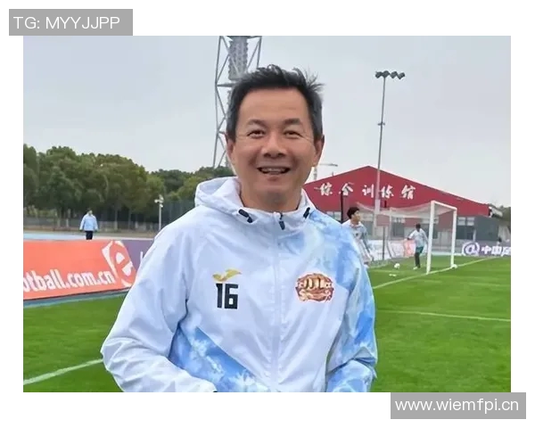 上海橘橙冲乙成功朱骏调侃海报宣传足以吸引投资者 上海橘橙冲乙成功朱骏调侃海报宣传足以吸引投资者