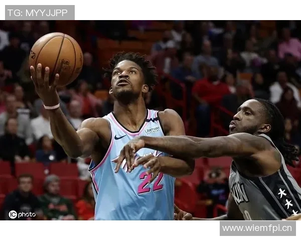 小南斯赞亨特表现如莱昂纳德全场9中7砍17分7篮板展现得分能力 小南斯赞亨特表现如莱昂纳德全场9中7砍17分7篮板展现得分能力