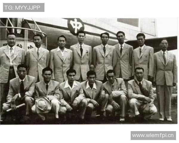 回顾中国篮球名人堂李震中辉煌岁月的珍贵老相册 回顾中国篮球名人堂李震中辉煌岁月的珍贵老相册