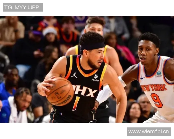 布克强调新三巨头需稳步前行吸取教训避免重蹈覆辙 布克强调新三巨头需稳步前行吸取教训避免重蹈覆辙