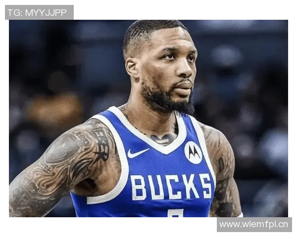 利拉德分享字母哥送的新款签名球鞋展现深厚友谊与团队精神 利拉德分享字母哥送的新款签名球鞋展现深厚友谊与团队精神