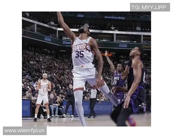 巴特勒半场表现抢眼17分钟内贡献12分2板3助2断展现强大杀伤力